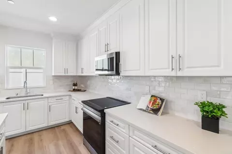 Kitchen - 701 Kingbird Loop, Oceanside, CA 92058 photo 4 of 4