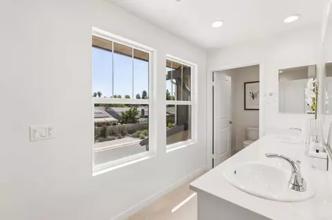 Bath - 701 Kingbird Loop, Oceanside, CA 92058 photo 2 of 4