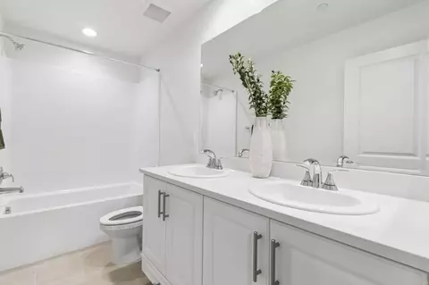 Bath - 701 Kingbird Loop, Oceanside, CA 92058 photo 4 of 4