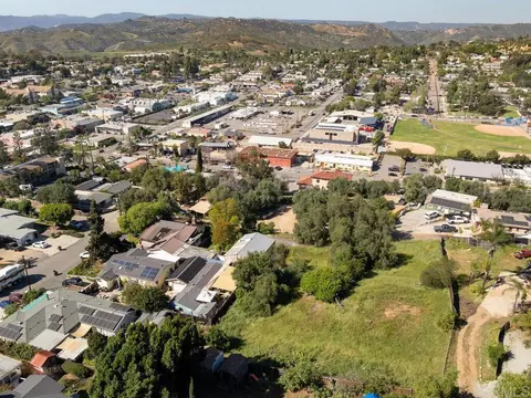 View/Area - 210 S Orange, Fallbrook, CA 92028 photo 3 of 19