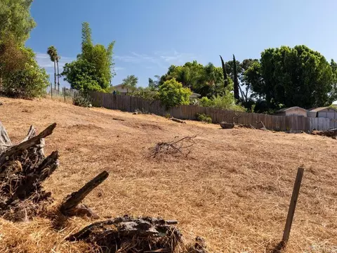 Exterior - 210 S Orange, Fallbrook, CA 92028 photo 14 of 18