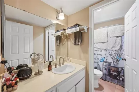 Bath - 842 Porter Way, Fallbrook, CA 92028 photo 2 of 2