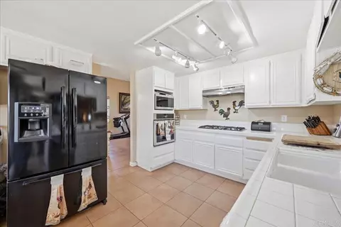 Kitchen - 842 Porter Way, Fallbrook, CA 92028 photo 1 of 3