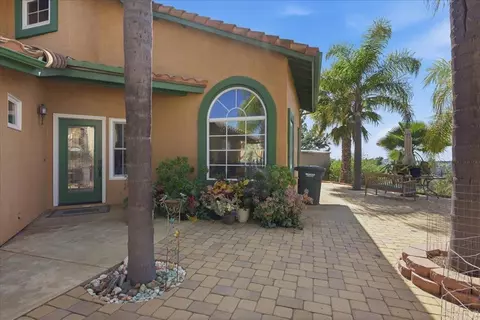 Exterior - 842 Porter Way, Fallbrook, CA 92028 photo 2 of 6