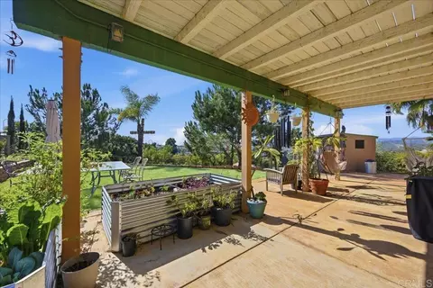 Exterior - 842 Porter Way, Fallbrook, CA 92028 photo 3 of 6