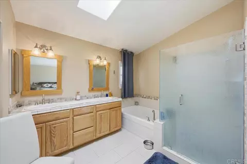Bath - 842 Porter Way, Fallbrook, CA 92028 photo 1 of 2