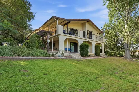 2909 Harris Dr, Vista, CA 92084