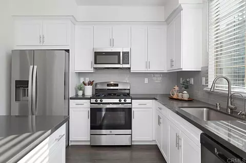 Kitchen - 313 Brookside Way, Santee, CA 92071 photo 4 of 8