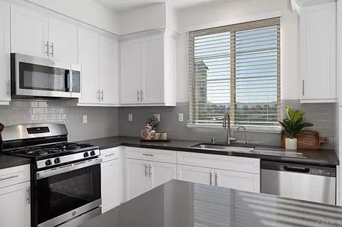 Kitchen - 313 Brookside Way, Santee, CA 92071 photo 8 of 8