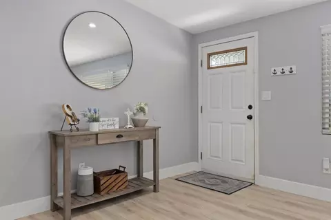 Entry Way - 1265 E Fallbrook St, Fallbrook, CA 92028 photo 2 of 3