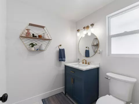 Bath - 1265 E Fallbrook St, Fallbrook, CA 92028 photo 2 of 2