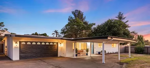 Exterior - 1265 E Fallbrook St, Fallbrook, CA 92028 photo 2 of 18