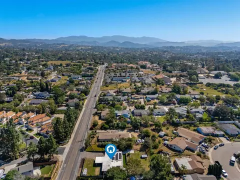 View/Area - 1265 E Fallbrook St, Fallbrook, CA 92028 photo 5 of 7