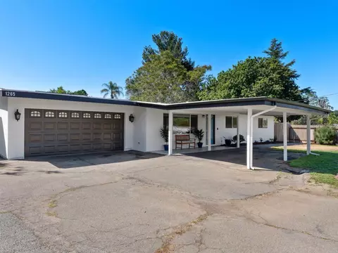 1265 E Fallbrook St, Fallbrook, CA 92028