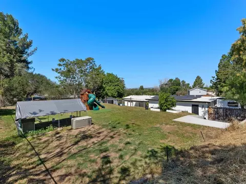 Exterior - 1265 E Fallbrook St, Fallbrook, CA 92028 photo 15 of 18