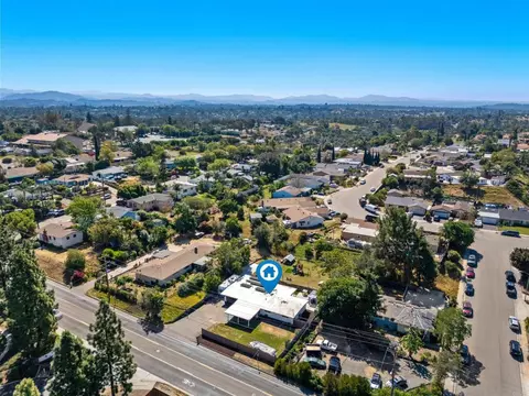 View/Area - 1265 E Fallbrook St, Fallbrook, CA 92028 photo 6 of 7