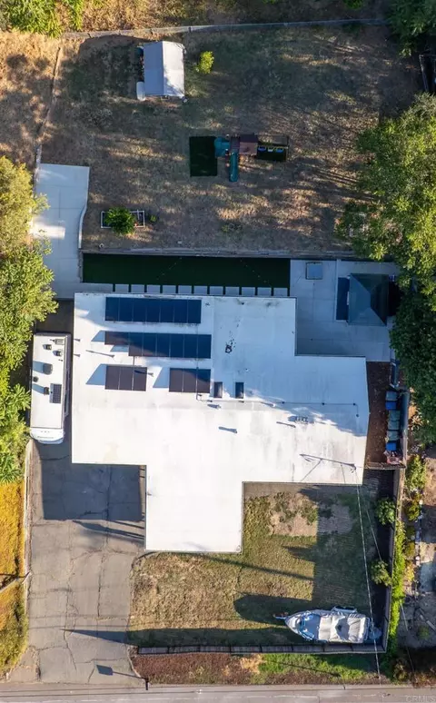View/Area - 1265 E Fallbrook St, Fallbrook, CA 92028 photo 3 of 7