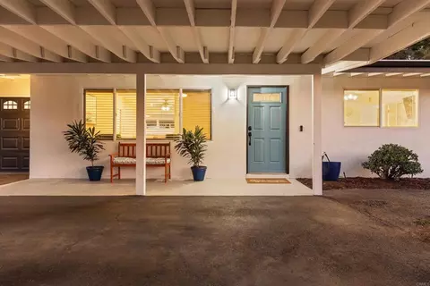 Exterior - 1265 E Fallbrook St, Fallbrook, CA 92028 photo 4 of 18