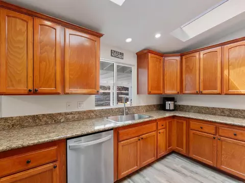 Kitchen - 1265 E Fallbrook St, Fallbrook, CA 92028 photo 2 of 4
