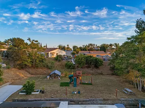 View/Area - 1265 E Fallbrook St, Fallbrook, CA 92028 photo 1 of 7