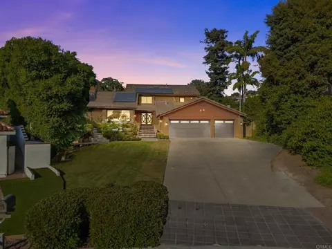 20 Lake Helix Dr, La Mesa, CA 91941