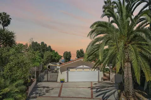 1092 Hidden Vale Dr, Vista, CA 92081