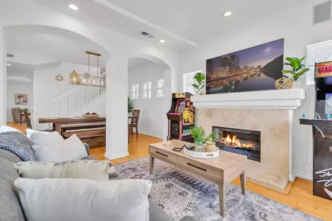 Living - 424 N Tremont St, Oceanside, CA 92054 photo 5 of 6