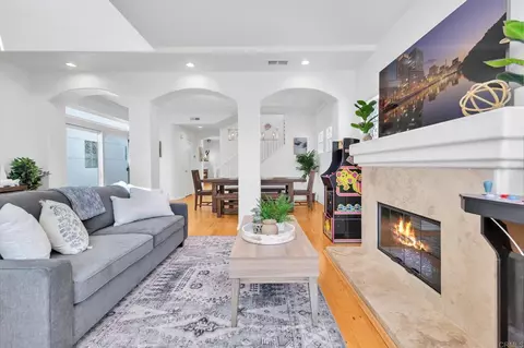 Living - 424 N Tremont St, Oceanside, CA 92054 photo 1 of 6