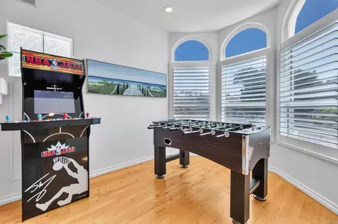 Entry Way - 424 N Tremont St, Oceanside, CA 92054 photo 1 of 3