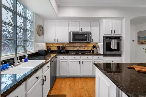 Kitchen - 424 N Tremont St, Oceanside, CA 92054 photo 3 of 5