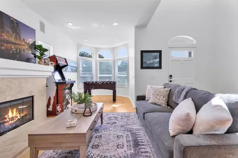 Living - 424 N Tremont St, Oceanside, CA 92054 photo 2 of 6
