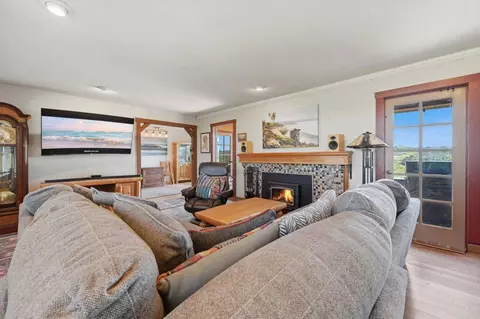 Living - 1355 Rainbow Ridge Ln, Encinitas, CA 92024 photo 4 of 4