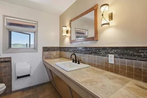 Bath - 1355 Rainbow Ridge Ln, Encinitas, CA 92024 photo 1 of 1