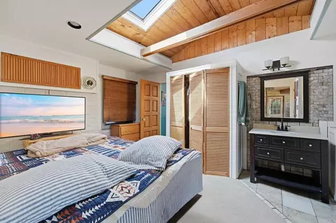 Bedroom - 1355 Rainbow Ridge Ln, Encinitas, CA 92024 photo 1 of 3