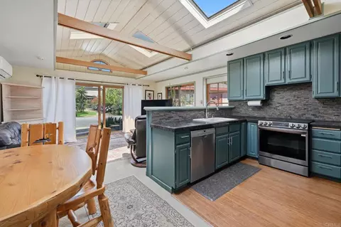 Kitchen - 1355 Rainbow Ridge Ln, Encinitas, CA 92024 photo 1 of 2