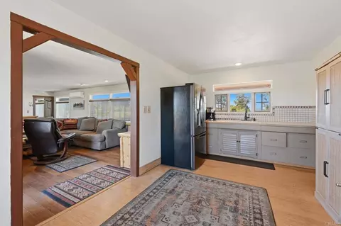 Kitchen - 1355 Rainbow Ridge Ln, Encinitas, CA 92024 photo 2 of 2