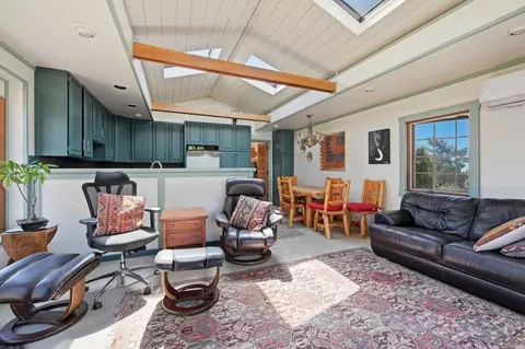 Living - 1355 Rainbow Ridge Ln, Encinitas, CA 92024 photo 2 of 4