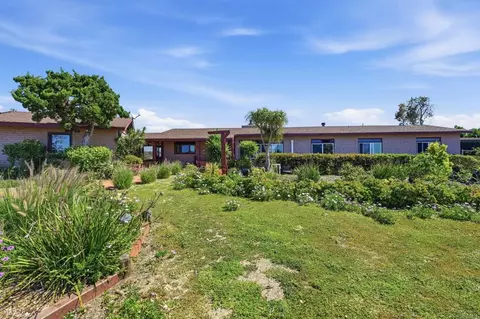 Exterior - 1355 Rainbow Ridge Ln, Encinitas, CA 92024 photo 9 of 19