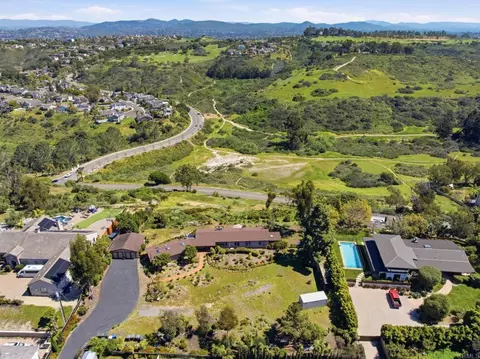 View/Area - 1355 Rainbow Ridge Ln, Encinitas, CA 92024 photo 7 of 10