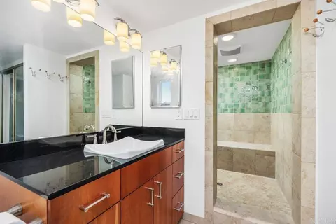 Bath - 1819 Milbank Rd, Encinitas, CA 92024 photo 1 of 3