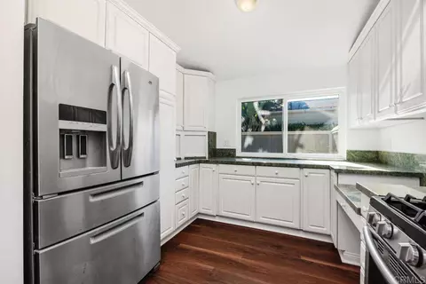 Kitchen - 1819 Milbank Rd, Encinitas, CA 92024 photo 4 of 5