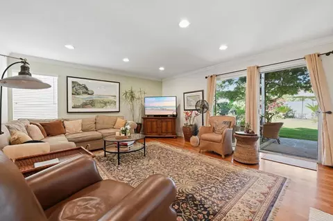 Living - 1066 Guildford Ct, Encinitas, CA 92024 photo 4 of 5
