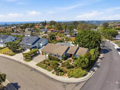 View/Area - 1066 Guildford Ct, Encinitas, CA 92024 photo 2 of 12