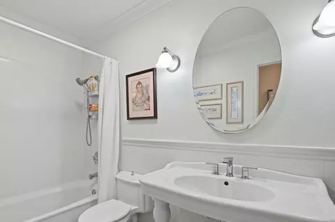 Bath - 1066 Guildford Ct, Encinitas, CA 92024 photo 2 of 2