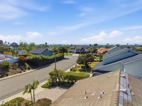 View/Area - 1066 Guildford Ct, Encinitas, CA 92024 photo 10 of 12