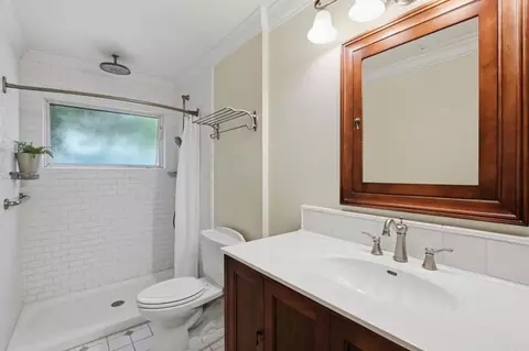 Bath - 1066 Guildford Ct, Encinitas, CA 92024 photo 1 of 2