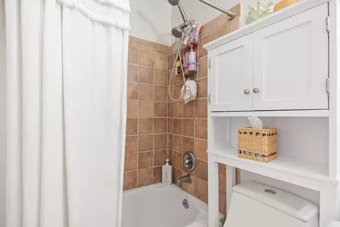 Bath - 405 Requeza St #H9, Encinitas, CA 92024 photo 3 of 3
