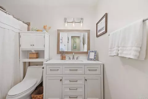 Bath - 405 Requeza St #H9, Encinitas, CA 92024 photo 1 of 3