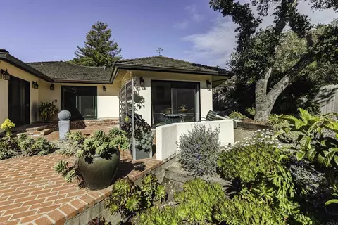 Exterior - 3540 Oak Pl, Carmel, CA 93923 photo 8 of 9