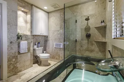 Bath - 3540 Oak Pl, Carmel, CA 93923 photo 7 of 8
